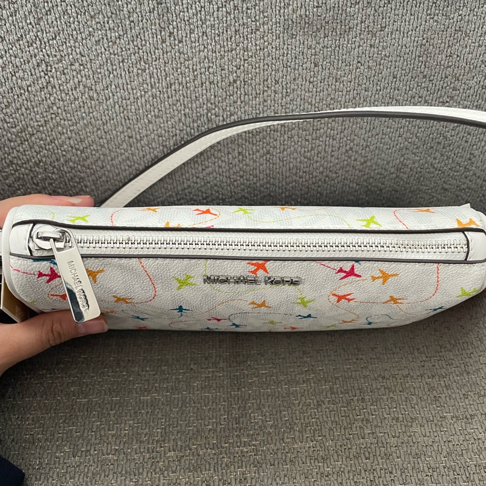 Michael Kors white jet set Airplane purse - Picture 3 of 6